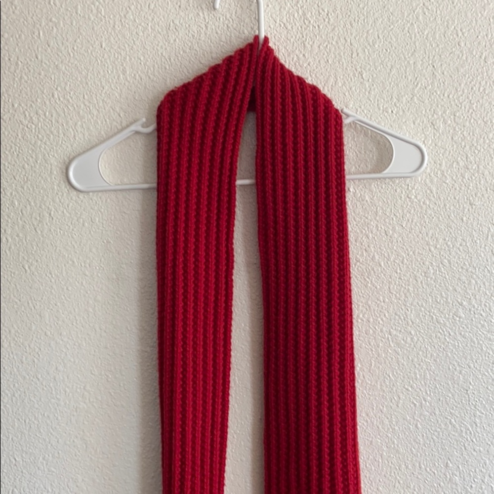 Great condition long knit red scarf